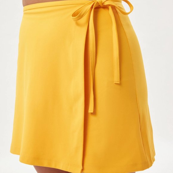 LE Girlfriend Collective Weekend Wrap Skort in Citrine - Picture 4 of 6